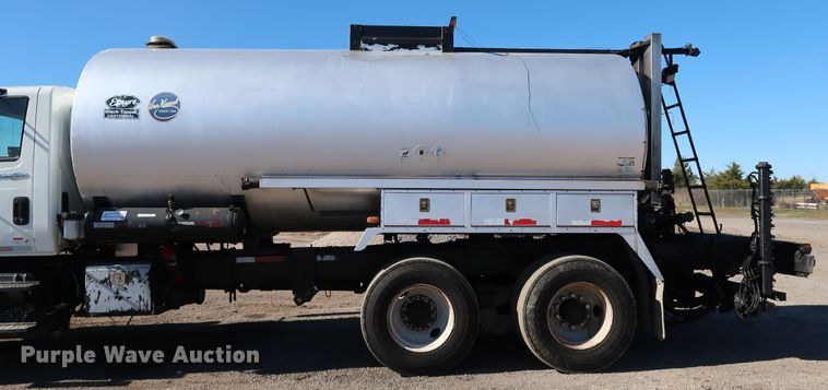 image for item DJ2452 2010 International 7400  oil distributor truck
