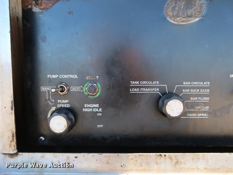 image for item DJ2452 2010 International 7400  oil distributor truck