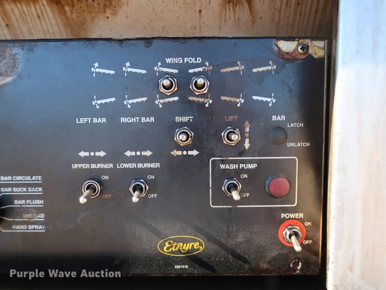 image for item DJ2452 2010 International 7400  oil distributor truck