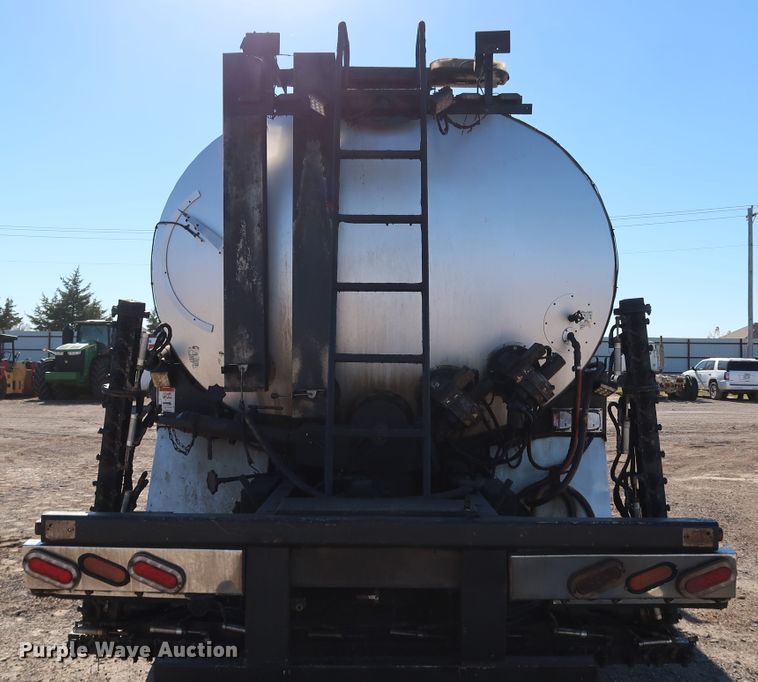 image for item DJ2452 2010 International 7400  oil distributor truck