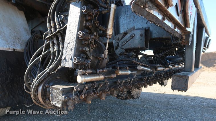 image for item DJ2452 2010 International 7400  oil distributor truck