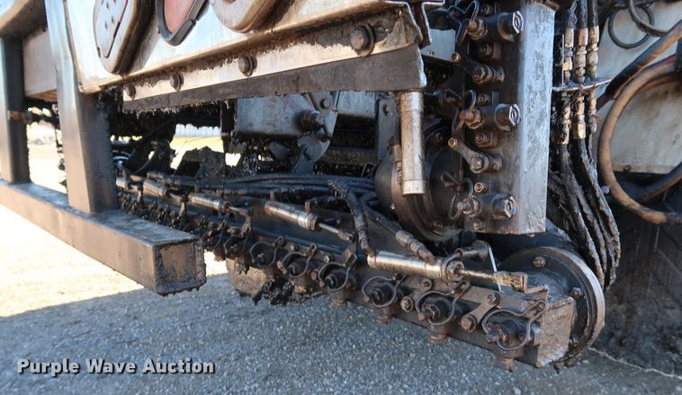 image for item DJ2452 2010 International 7400  oil distributor truck