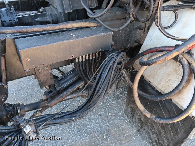 image for item DJ2452 2010 International 7400  oil distributor truck