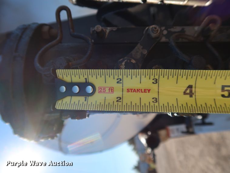 image for item DJ2452 2010 International 7400  oil distributor truck