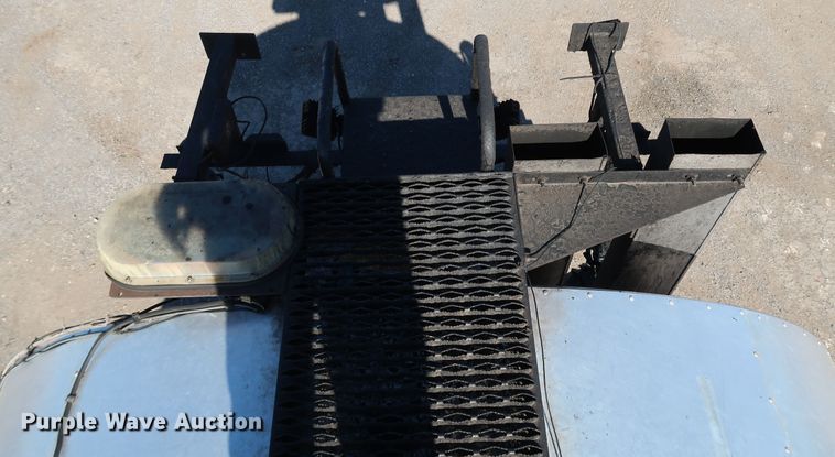 image for item DJ2452 2010 International 7400  oil distributor truck