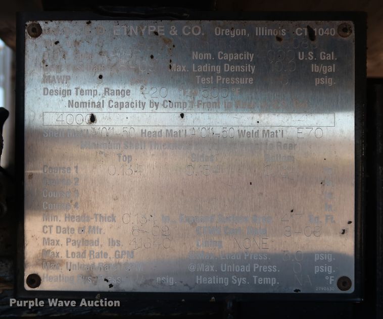 image for item DJ2452 2010 International 7400  oil distributor truck