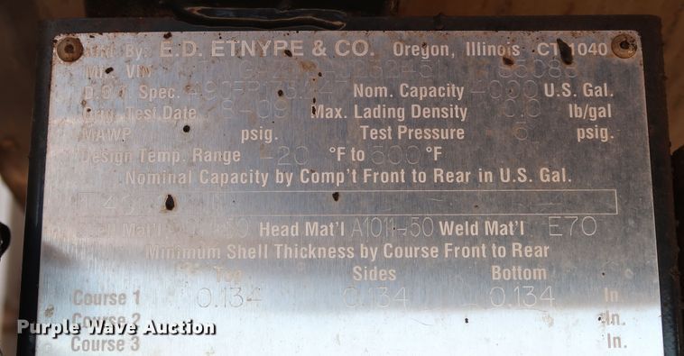 image for item DJ2452 2010 International 7400  oil distributor truck