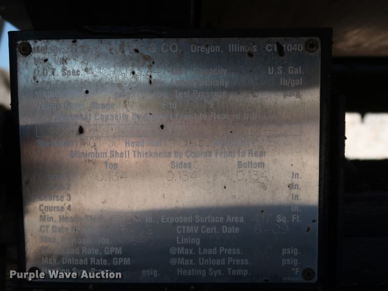 image for item DJ2452 2010 International 7400  oil distributor truck