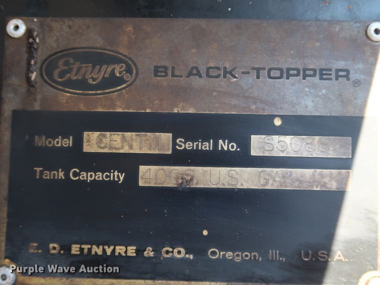 image for item DJ2452 2010 International 7400  oil distributor truck