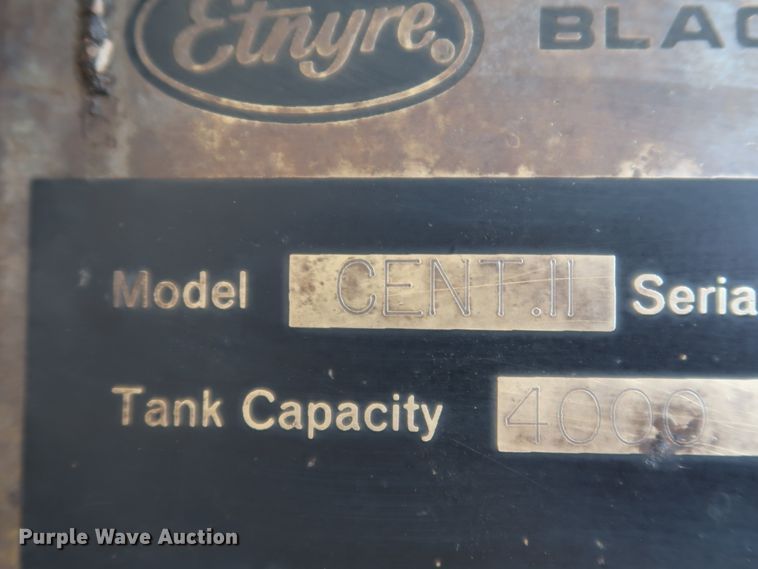 image for item DJ2452 2010 International 7400  oil distributor truck