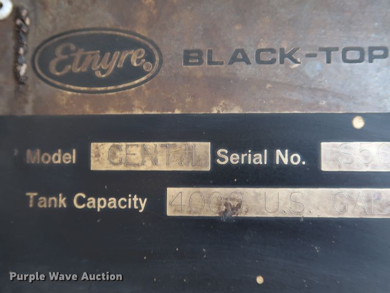 image for item DJ2452 2010 International 7400  oil distributor truck