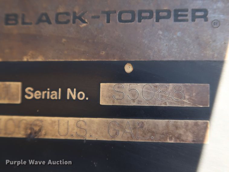 image for item DJ2452 2010 International 7400  oil distributor truck