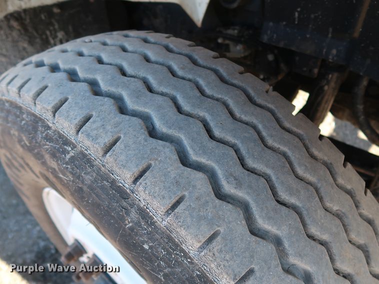 image for item DJ2452 2010 International 7400  oil distributor truck