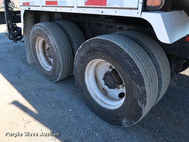 image for item DJ2452 2010 International 7400  oil distributor truck