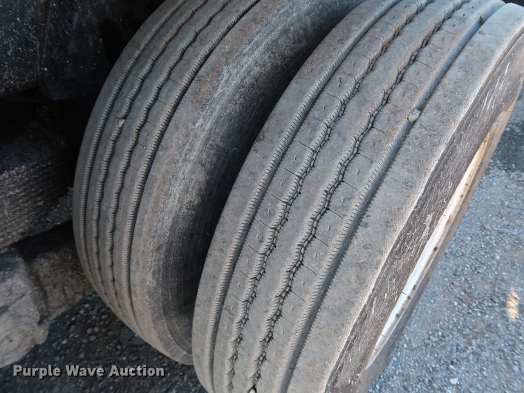 image for item DJ2452 2010 International 7400  oil distributor truck