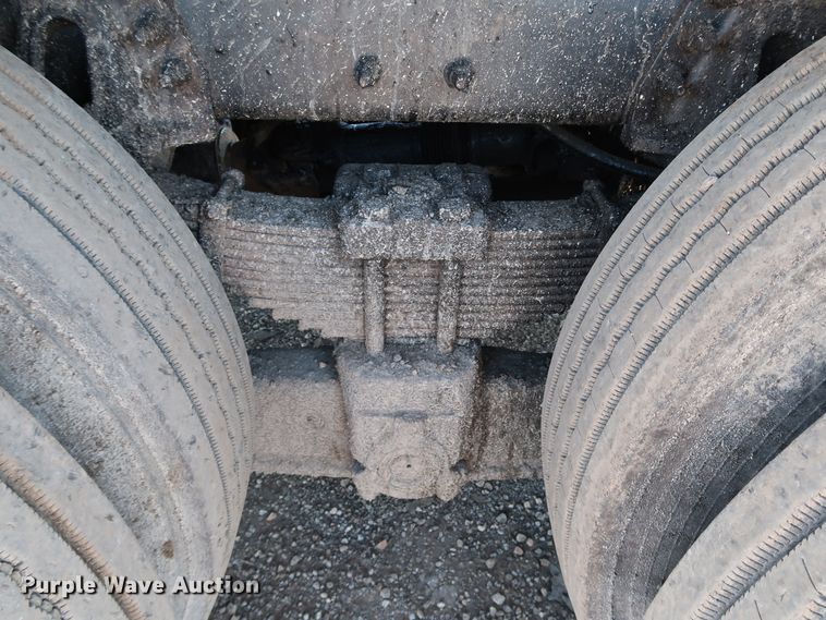 image for item DJ2452 2010 International 7400  oil distributor truck