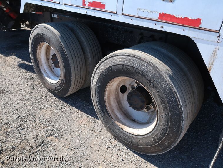 image for item DJ2452 2010 International 7400  oil distributor truck