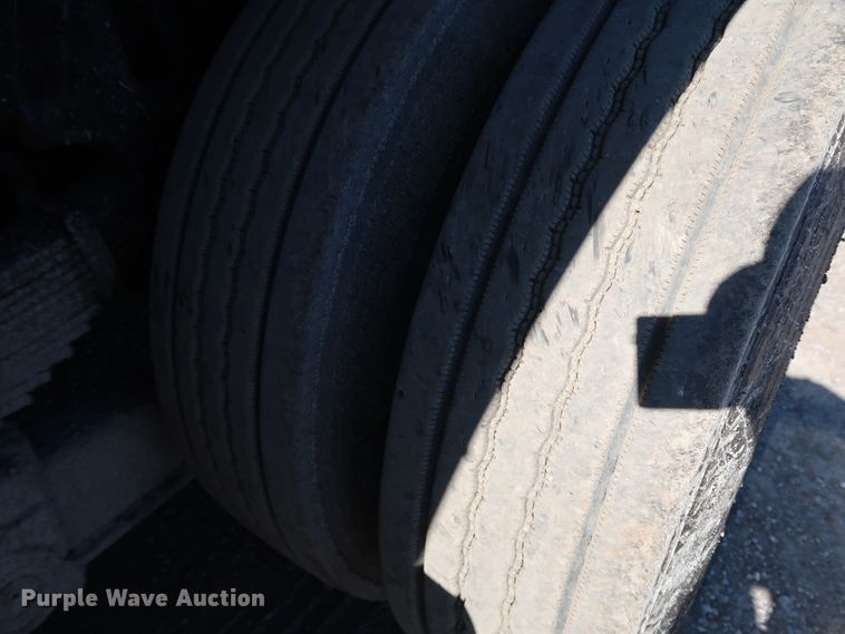 image for item DJ2452 2010 International 7400  oil distributor truck