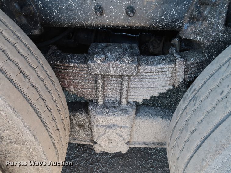 image for item DJ2452 2010 International 7400  oil distributor truck