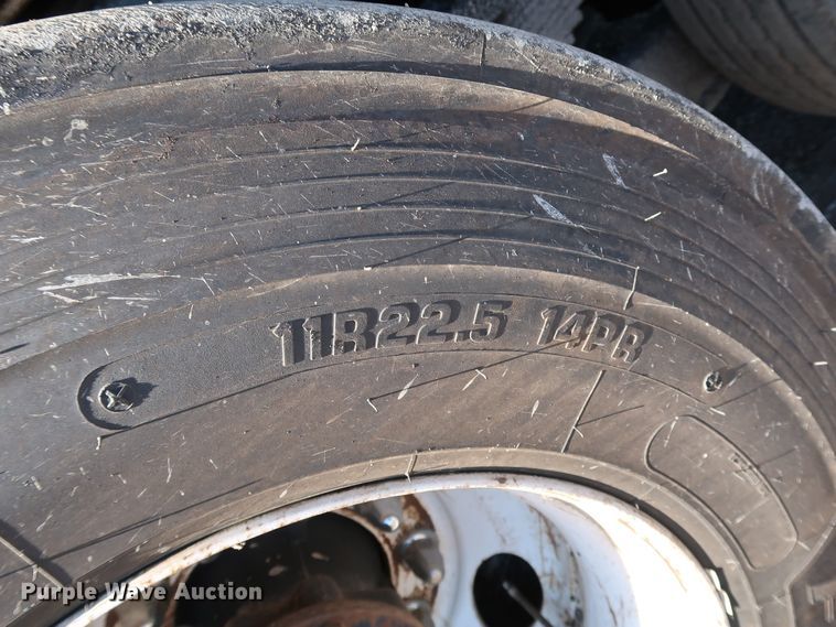 image for item DJ2452 2010 International 7400  oil distributor truck