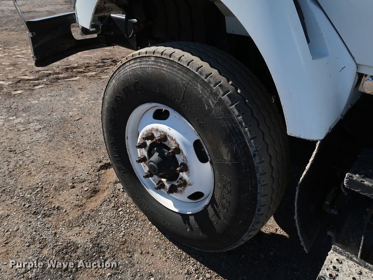 image for item DJ2452 2010 International 7400  oil distributor truck