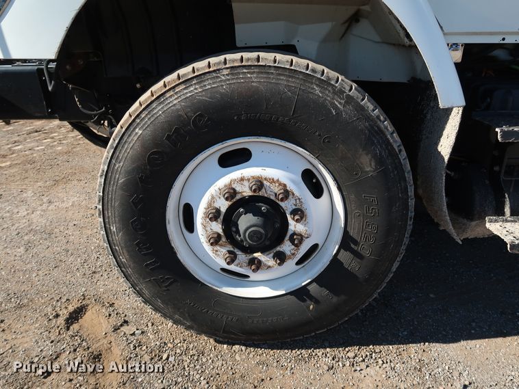 image for item DJ2452 2010 International 7400  oil distributor truck