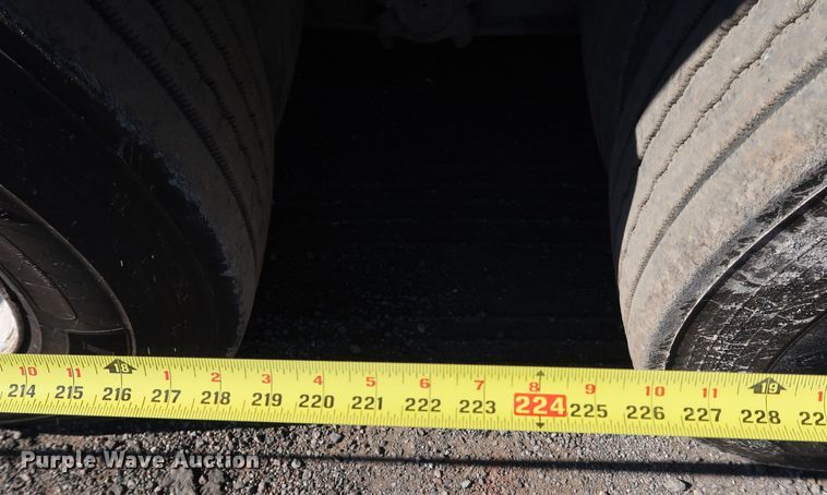 image for item DJ2452 2010 International 7400  oil distributor truck