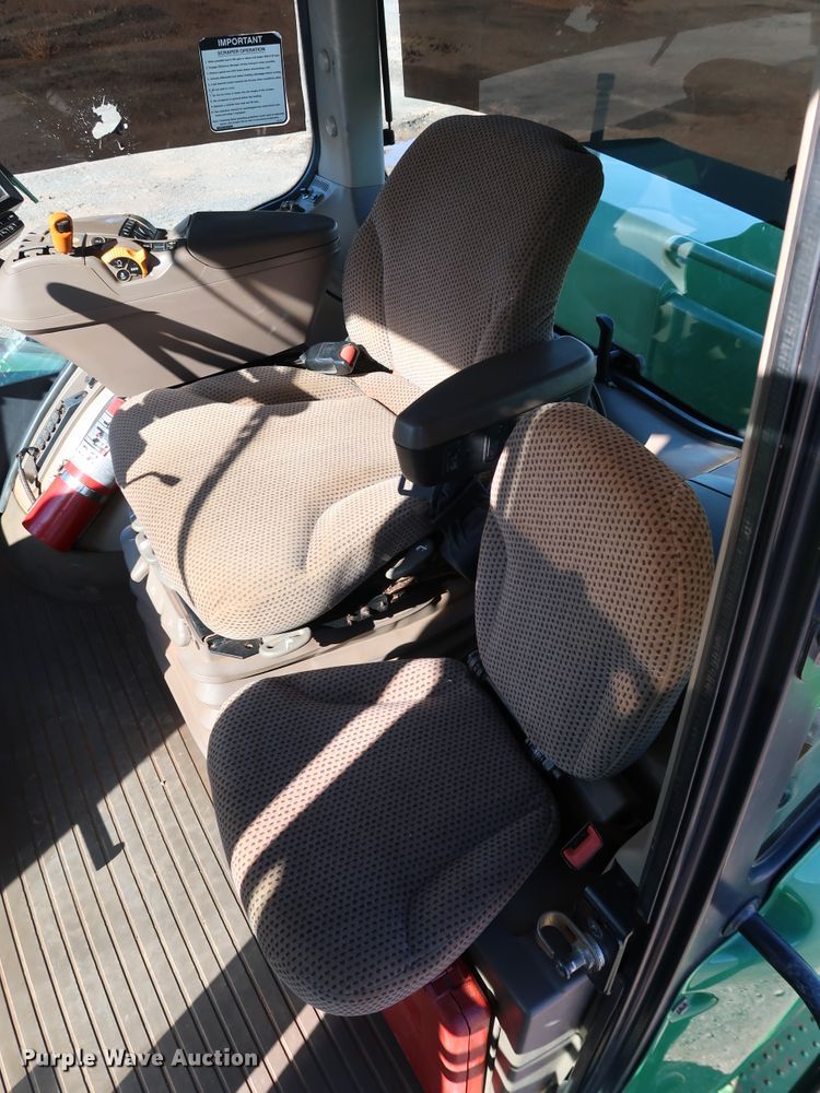 image for item DJ2455 2016 John Deere 9620R Scraper Special  4WD tractor