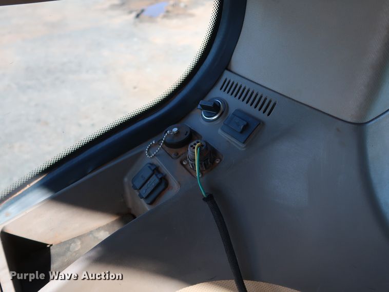 image for item DJ2455 2016 John Deere 9620R Scraper Special  4WD tractor