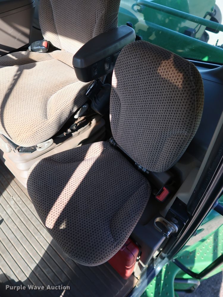 image for item DJ2455 2016 John Deere 9620R Scraper Special  4WD tractor