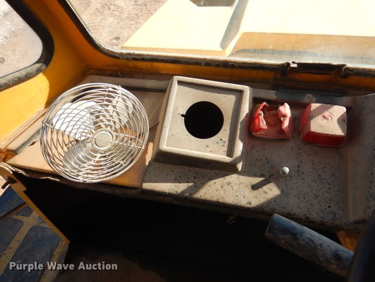 image for item DJ3749 1995 Bell B25B  haul truck