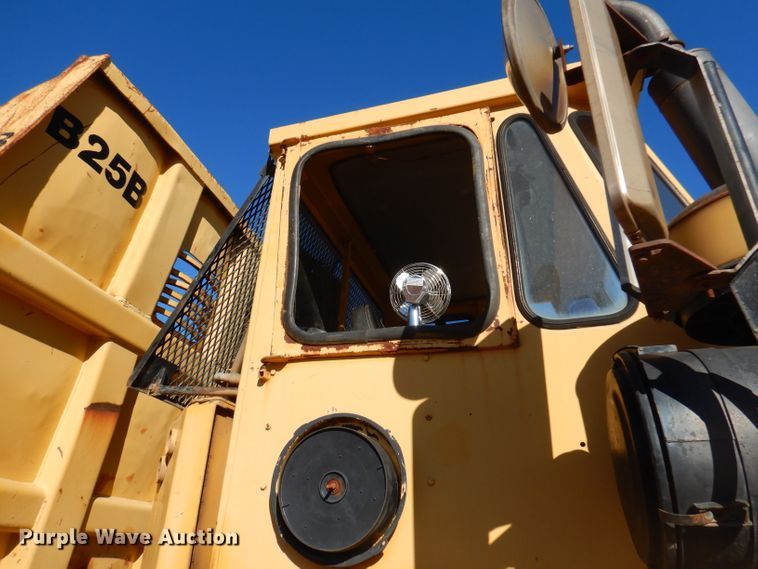 image for item DJ3749 1995 Bell B25B  haul truck