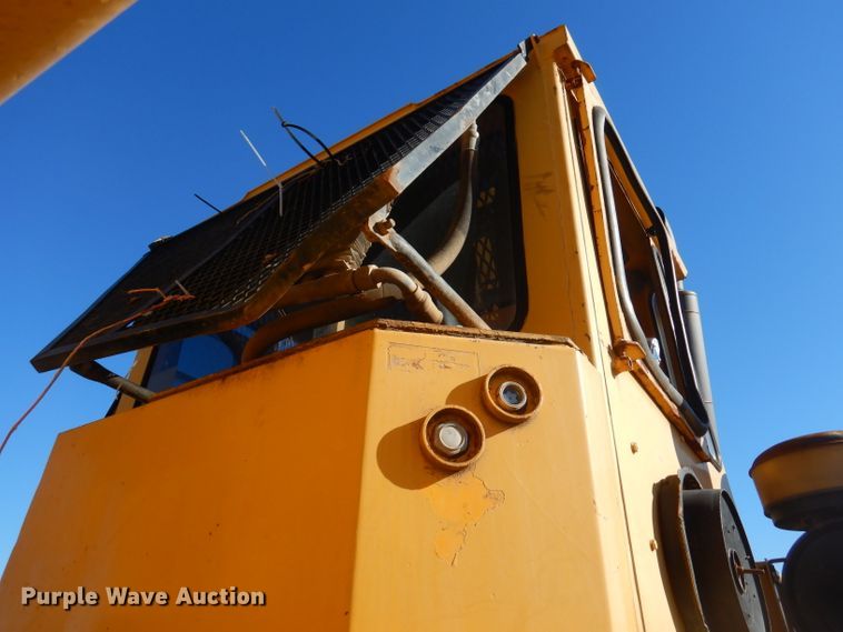 image for item DJ3749 1995 Bell B25B  haul truck