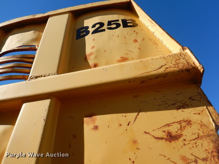 image for item DJ3749 1995 Bell B25B  haul truck