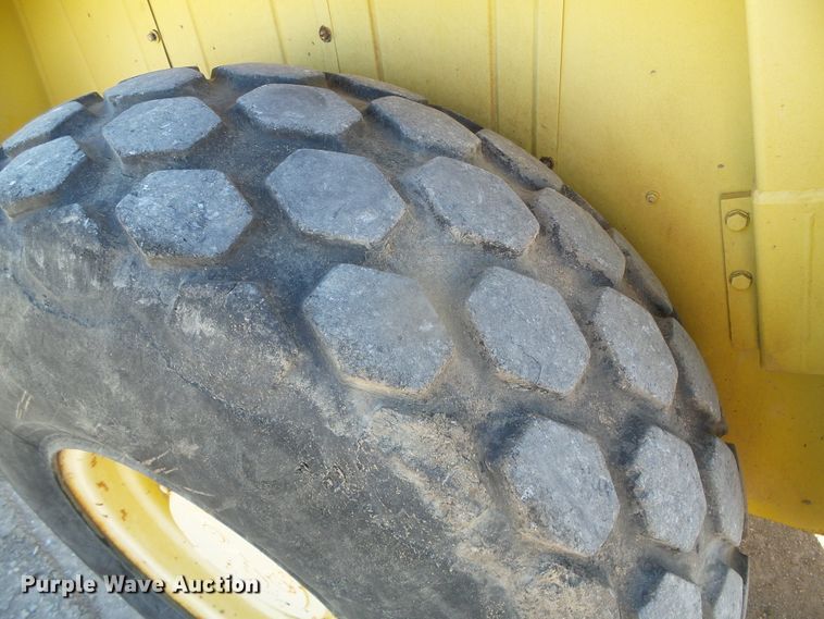 image for item DJ7547 1996 Bomag BW213DH-2  single drum vibratory roller