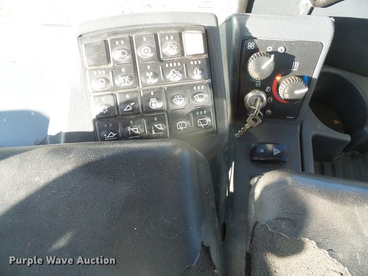 image for item DJ7548 2006 John Deere 544J  wheel loader