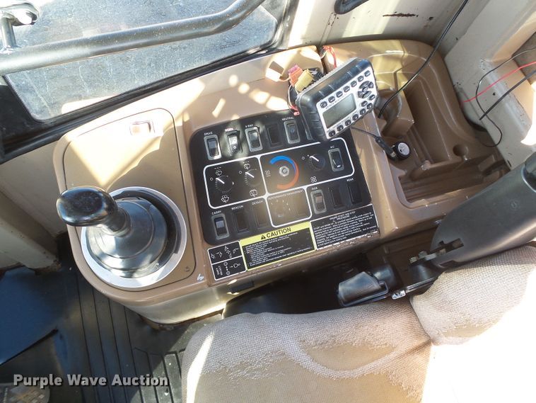 image for item DJ7549 1999 John Deere 644H  wheel loader