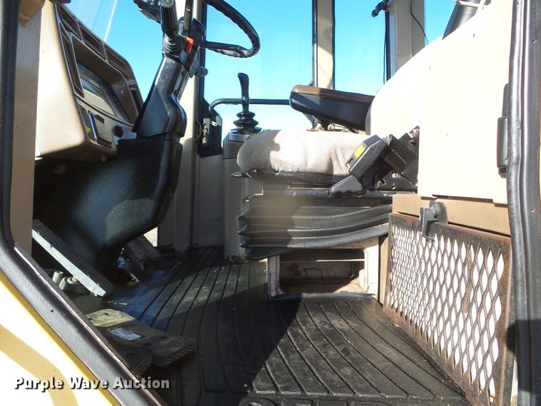 image for item DJ7549 1999 John Deere 644H  wheel loader