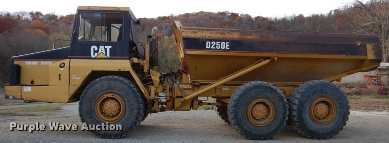 image for item DK1414 1997 Caterpillar D250E  haul truck