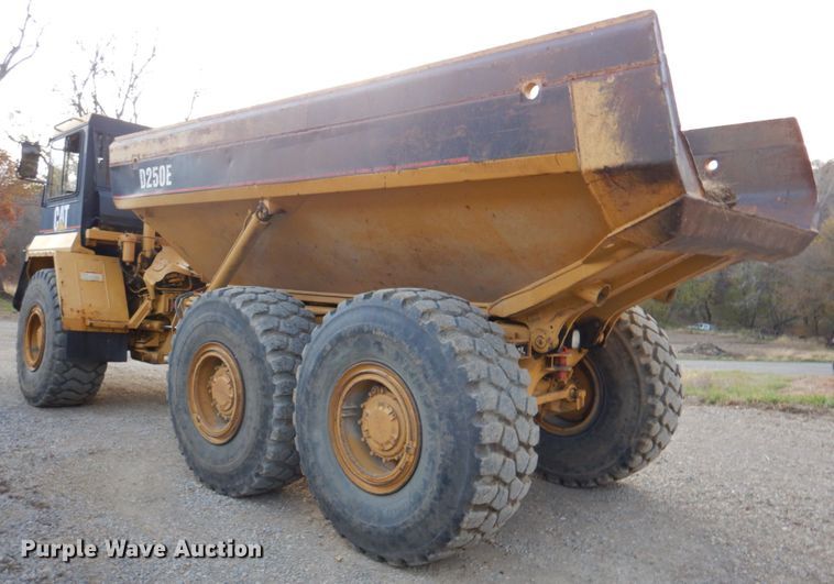 image for item DK1414 1997 Caterpillar D250E  haul truck