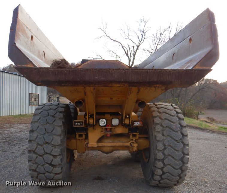 image for item DK1414 1997 Caterpillar D250E  haul truck