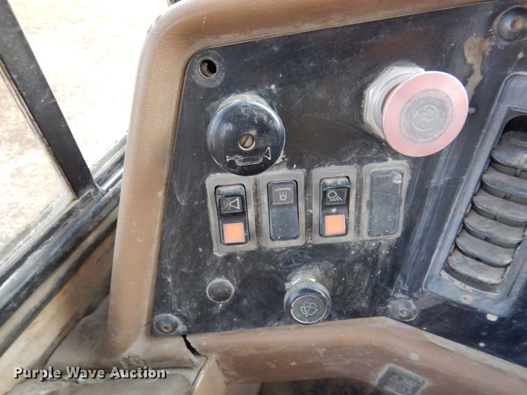 image for item DK1414 1997 Caterpillar D250E  haul truck