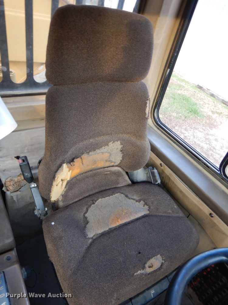 image for item DK1414 1997 Caterpillar D250E  haul truck