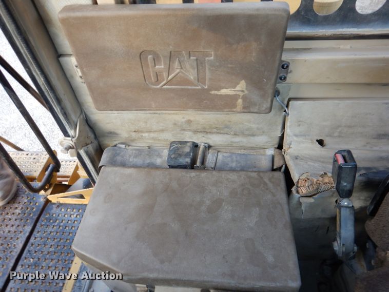 image for item DK1414 1997 Caterpillar D250E  haul truck