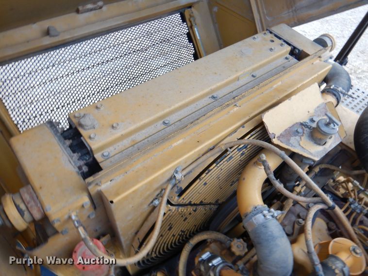 image for item DK1414 1997 Caterpillar D250E  haul truck