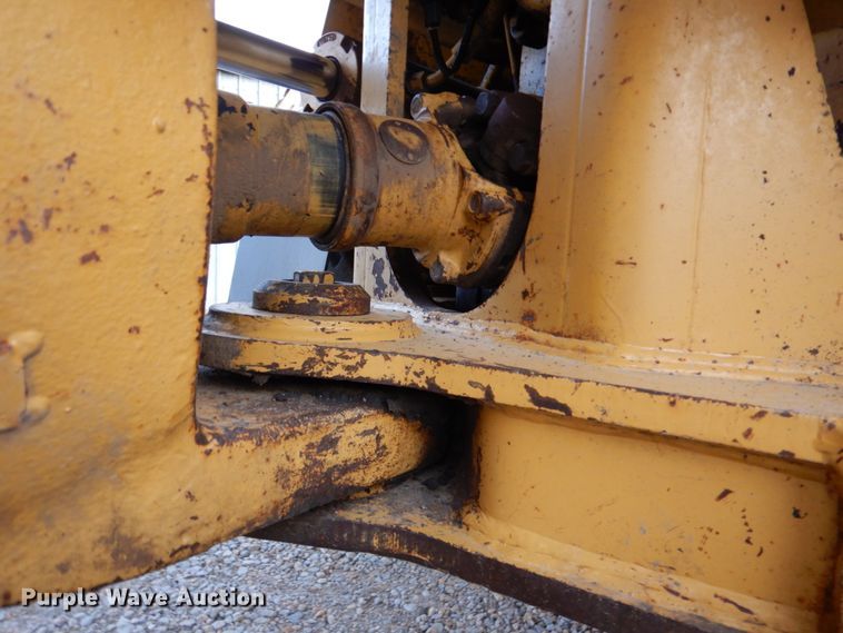 image for item DK1414 1997 Caterpillar D250E  haul truck