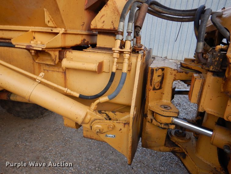 image for item DK1414 1997 Caterpillar D250E  haul truck