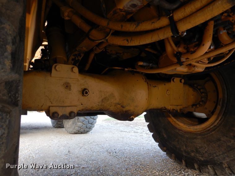 image for item DK1414 1997 Caterpillar D250E  haul truck