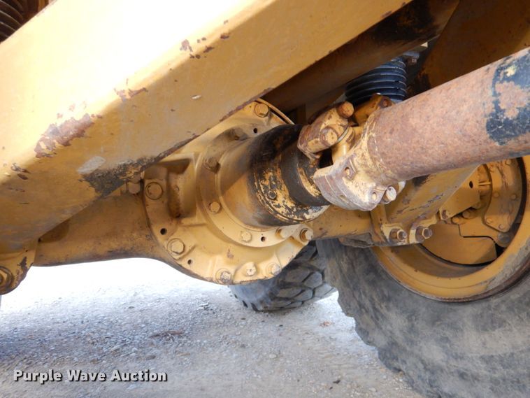 image for item DK1414 1997 Caterpillar D250E  haul truck