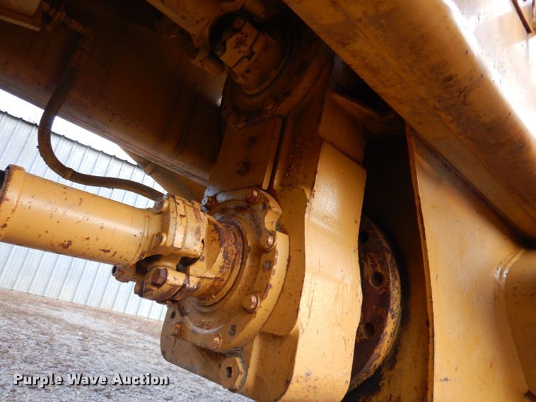 image for item DK1414 1997 Caterpillar D250E  haul truck